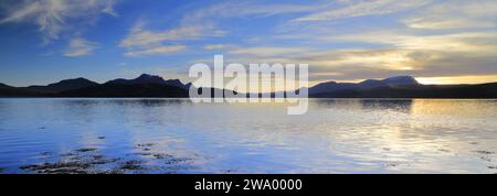 Tramonto sul Kyle of Tongue vicino al villaggio di Tongue, Sutherland, Scozia, Regno Unito Foto Stock