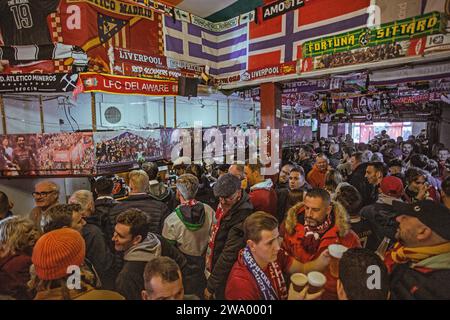 Fan del Liverpool all'Albert Pub di Anfield Foto Stock