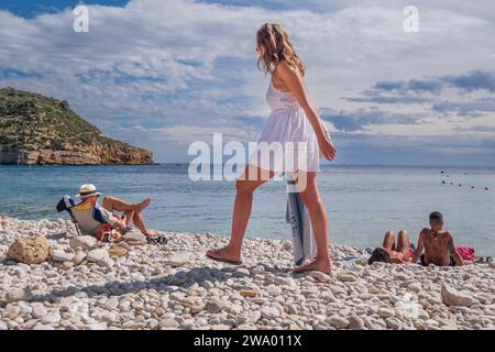 La Cala Portitxol (Portichol) o la spiaggia di Portitxol o anche conosciuta come Cala de la Barraca de Javea si trova tra Cap prim e El Cap Negre. Foto Stock