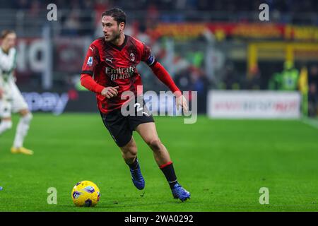 Milano, Italia. 30 dicembre 2023. Davide Calabria dell'AC Milan ha visto in azione durante la partita di serie A 2023/24 tra l'AC Milan e l'US Sassuolo allo Stadio San Siro. Punteggio finale; AC Milan 1: 0 US Sassuolo. (Foto di Fabrizio Carabelli/SOPA Images/Sipa USA) credito: SIPA USA/Alamy Live News Foto Stock