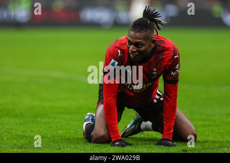 Milano, Italia. 30 dicembre 2023. Rafael Leao dell'AC Milan ha visto durante la partita di serie A 2023/24 tra l'AC Milan e l'US Sassuolo allo Stadio San Siro. Punteggio finale; AC Milan 1: 0 US Sassuolo. (Foto di Fabrizio Carabelli/SOPA Images/Sipa USA) credito: SIPA USA/Alamy Live News Foto Stock