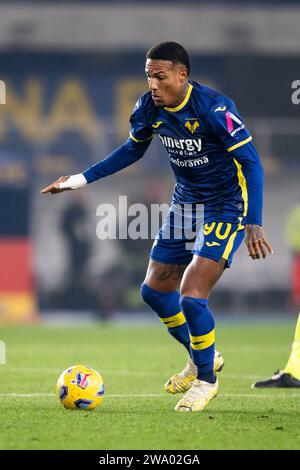 Michael Folorunsho (Hellas Verona) durante la partita italiana di serie A tra Hellas Verona 0-1 Salernitana allo Stadio Marcantonio Bentegodi il 30 dicembre 2023 a Verona. (Foto di Maurizio Borsari/AFLO) Foto Stock