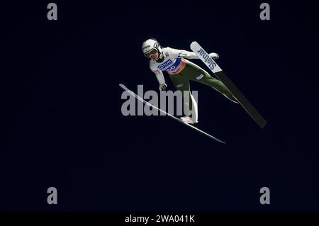 Garmisch Partenkirchen, Germania. 30 dicembre 2023. Sci nordico/salto con gli sci: Coppa del mondo, grande collina, donne, qualifica. Nica Prevc dalla Slovenia in azione. Credito: Karl-Josef Hildenbrand/dpa/Alamy Live News Foto Stock