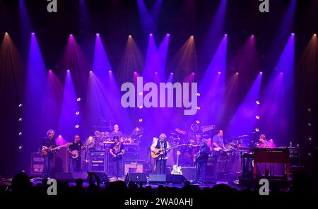 Oakland, USA. 30 dicembre 2023. Gli String Cheese Incident si esibiscono al Fox Theatre il 30 dicembre 2023 a Oakland, California. Foto: Casey Flanigan/imageSPACE credito: Imagespace/Alamy Live News Foto Stock