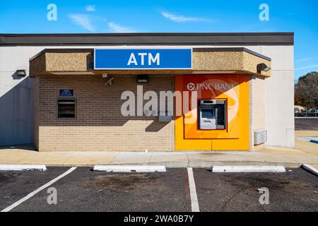 Sportello Bancomat o bancomat a piedi della PNC Bank o bancomat o bancomat automatizzato, a Montgomery, Alabama, Stati Uniti. Foto Stock