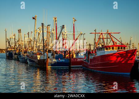 Barche da pesca commerciali, porto di New Bedford, fiume Acushnet, New Bedford, Massachusetts Foto Stock