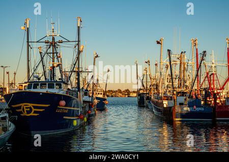 Barche da pesca commerciali, porto di New Bedford, fiume Acushnet, New Bedford, Massachusetts Foto Stock