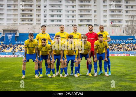 Lisbona, Portogallo. 30 dicembre 2023. La squadra di partenza di Estoril Praia posa per una foto di gruppo durante la partita Betclic di Liga Portugal tra Estoril Praia e SC Farense all'Estadio Antonio Coimbra da Mota. Punteggio finale; Estoril Praia 4 : 0 SC Farense. (Foto di Henrique Casinhas/SOPA Images/Sipa USA) credito: SIPA USA/Alamy Live News Foto Stock