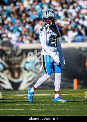 Jacksonville, Florida, USA. 31 dicembre 2023. Il cornerback dei Carolina Panthers Shaquill Griffin (20) durante una gara contro i Jacksonville Jaguars a Jacksonville, Florida. Romeo T Guzman/Cal Sport Media/Alamy Live News Foto Stock