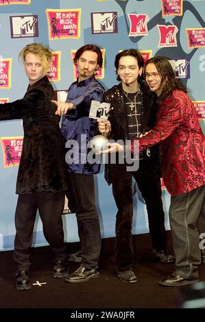 Milano Italia 1998-06-20 : il gruppo Bluvertigo, Morgan, Sergio Carnevale, Andy e Livio Magnini sul Red carpet con gli MTV Europe Music Awards 1998 Foto Stock