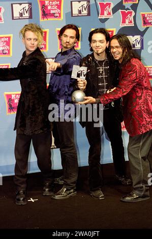 Milano Italia 1998-06-20 : il gruppo Bluvertigo, Morgan, Sergio Carnevale, Andy e Livio Magnini sul Red carpet con gli MTV Europe Music Awards 1998 Foto Stock