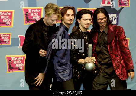 Milano Italia 1998-06-20 : il gruppo Bluvertigo, Morgan, Sergio Carnevale, Andy e Livio Magnini sul Red carpet con gli MTV Europe Music Awards 1998 Foto Stock