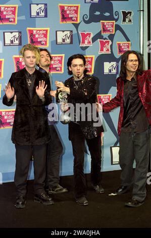 Milano Italia 1998-06-20 : il gruppo Bluvertigo, Morgan, Sergio Carnevale, Andy e Livio Magnini sul Red carpet con gli MTV Europe Music Awards 1998 Foto Stock