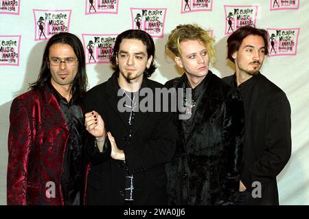 Milano Italia 1998-06-20 : il gruppo Bluvertigo, Morgan, Sergio Carnevale, Andy e Livio Magnini sul Red carpet agli MTV Europe Music Awards 1998 Foto Stock