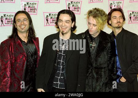 Milano Italia 1998-06-20 : il gruppo Bluvertigo, Morgan, Sergio Carnevale, Andy e Livio Magnini sul Red carpet agli MTV Europe Music Awards 1998 Foto Stock