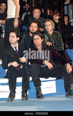 Milano Italia 1999-03-23: The Bluvertigo, gruppo italiano, durante il PIM Italian Music Award Foto Stock