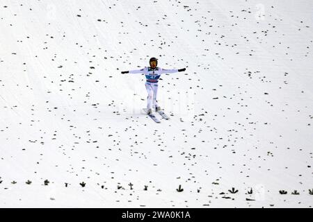 Garmisch Partenkirchen, Deutschland. 31 dicembre 2023. Raimund Philipp (SC Oberstdorf) ist gelandet bei der Qualifikation zum Neujahrsskispringen Garmisch-Partenkirchen Credit: dpa/Alamy Live News Foto Stock