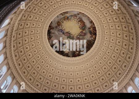 Vista interna della cupola e del tamburo del Campidoglio degli Stati Uniti a Washington, D.C. Foto Stock