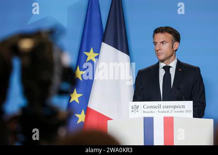 Bruxelles, Belgio. 27 ottobre 2023. Emmanuel Macron Presidente della Francia ha partecipato alla conferenza stampa dopo il Vertice del Consiglio europeo a Bruxelles, in Belgio. (Foto di Nik Oiko/SOPA Images/Sipa USA) credito: SIPA USA/Alamy Live News Foto Stock