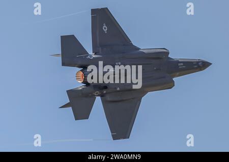 Parigi, Francia. 23 giugno 2023. USAF Lockheed Martin F-35 Lightning II caccia di quinta generazione jet da combattimento esegue una dimostrazione di volo durante il 54° Salone Internazionale dell'aria di Parigi presso l'Aeroporto le Bourget di Parigi. (Immagine di credito: © Nik Oiko/SOPA Images via ZUMA Press Wire) SOLO PER USO EDITORIALE! Non per USO commerciale! Foto Stock