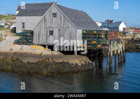Capanna da pesca Peggys Cove con casse di aragosta Canada Foto Stock