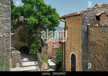 Alley, Rocca Calascio, Provincia dell'Aquila, regione Abruzzo, Rocca Calascio, Abruzzo, Italia, Europa Foto Stock