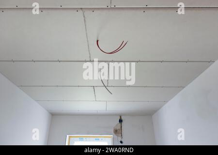 Pannelli di cartongesso sotto il soffitto, pannelli di cartongesso, ristrutturazione di un piano, Renania settentrionale-Vestfalia, Germania, Europa Foto Stock