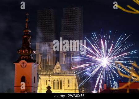 Zagabria, Croazia. 1 gennaio 2024. I fuochi d'artificio esplodono per celebrare il nuovo anno 2024 a Zagabria, Croazia, il 1° gennaio 2024. Foto: Marko Lukunic/PIXSELL credito: Pixsell/Alamy Live News Foto Stock