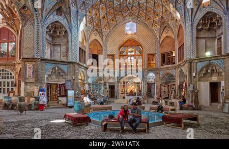 Vista interna dell'Aminoddole Caravanserai, struttura storica nel Gran Bazar di Kashan, Iran. Foto Stock