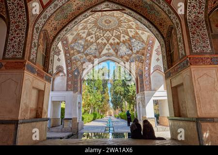 Interno del Padiglione Qajar nel Giardino fin (Bagh-e fin), il più antico (1590) giardino persiano in Iran e sito patrimonio dell'umanità dell'UNESCO. Kashan, Iran. Foto Stock