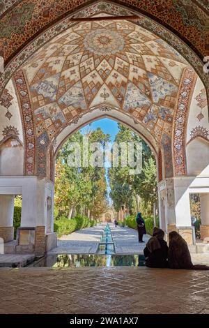 Interno del Padiglione Qajar nel Giardino fin (Bagh-e fin), il più antico (1590) giardino persiano in Iran e sito patrimonio dell'umanità dell'UNESCO. Kashan, Iran. Foto Stock