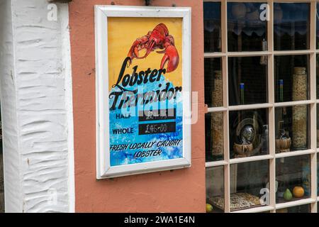 Aragosta Thermidor mezza o intera sul menu in un ristorante di pesce a Looe Cornwall, Inghilterra, Regno Unito, 2023 Foto Stock