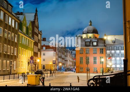 2023-02-04; inverno. Vista della Basilica di San Mary di notte. Danzica, Polonia Foto Stock