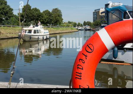 Dixmude est au centre du Westhoek flamand. La viulle est connue pour le role important qu'elle a joue ainsi que sa plaine environnante dans le deroule Foto Stock