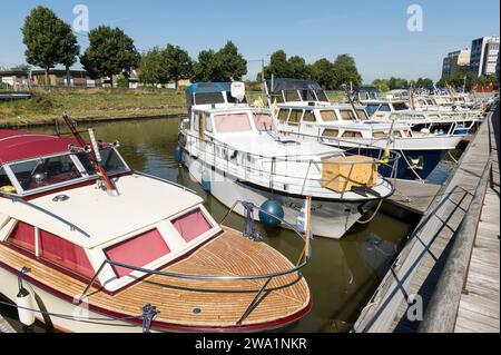 Dixmude est au centre du Westhoek flamand. La viulle est connue pour le role important qu'elle a joue ainsi que sa plaine environnante dans le deroule Foto Stock