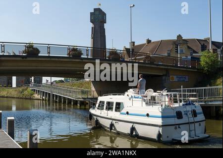 Dixmude est au centre du Westhoek flamand. La viulle est connue pour le role important qu'elle a joue ainsi que sa plaine environnante dans le deroule Foto Stock