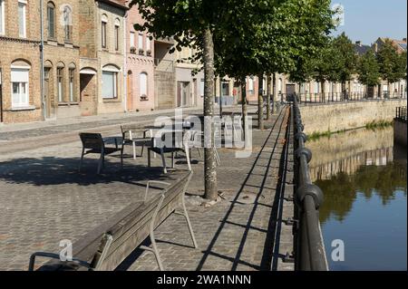 Dixmude est au centre du Westhoek flamand. La viulle est connue pour le role important qu'elle a joue ainsi que sa plaine environnante dans le deroule Foto Stock