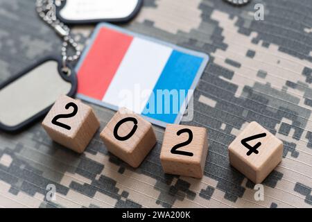 Grande design argento 2024 con sfondo bandiera francese Foto Stock