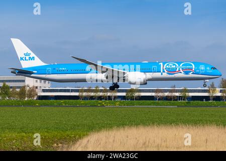 Amsterdam, Paesi Bassi - 28 aprile 2022: KLM Boeing 100th 787 presso l'aeroporto di Amsterdam Foto Stock