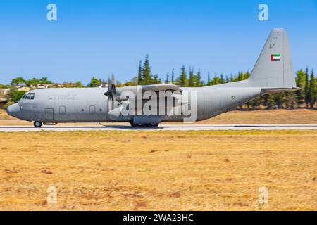 Tanagra Air base - Grecia 5 settembre 2023: Lockheed C-130H Hercules dagli Emirati Arabi Uniti a Tanagra Foto Stock