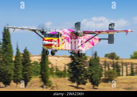 Breve SC-7 Skyvan 3-100 da Pink Aviation a Tanagra Foto Stock