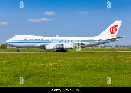 Amsterdam, Paesi Bassi - 28 aprile 2022: Air China Cargo Boering 747 all'aeroporto di Amsterdam Foto Stock