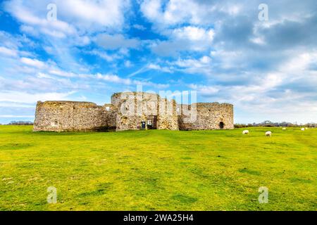 Rovine del Castello Camber del XVI secolo, East Sussex, Inghilterra Foto Stock