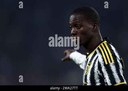 Timothy Weah della Juventus FC guarda avanti durante la partita di serie A tra la Juventus FC e la Roma allo stadio Allianz il 30 dicembre 2023 a Torino. Foto Stock