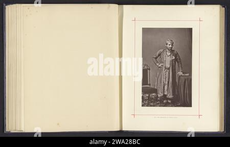 Portret van RAM Singh II, Bourne & Shepherd, c. 1876 - c. 1877 carta da stampa fotomeccanica Ruler, Sovereign Foto Stock