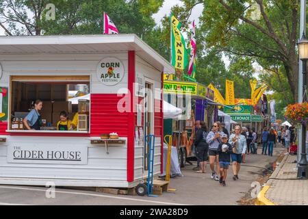 Food Trucks a Stephen Street, Corn and Apple Festival, Morden, Manitoba, Canada. Foto Stock