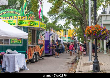 Food Trucks a Stephen Street, Corn and Apple Festival, Morden, Manitoba, Canada. Foto Stock