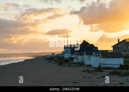 Tramonto a Normans Bay sulla costa orientale del Sussex - Sussex, Regno Unito Foto Stock