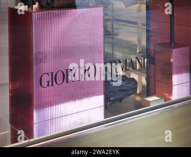 TORINO, ITALIA - 11 OTTOBRE 2023: Insegna Armani Storefront Foto Stock