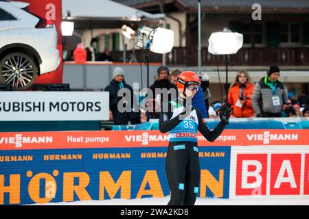 Garmisch Partenkirchen, Deutschland. 1 gennaio 2024. Karl Geiger (SC Oberstdorf) beim Neujahrsskispringen Garmisch-Partenkirchen Credit: dpa/Alamy Live News Foto Stock